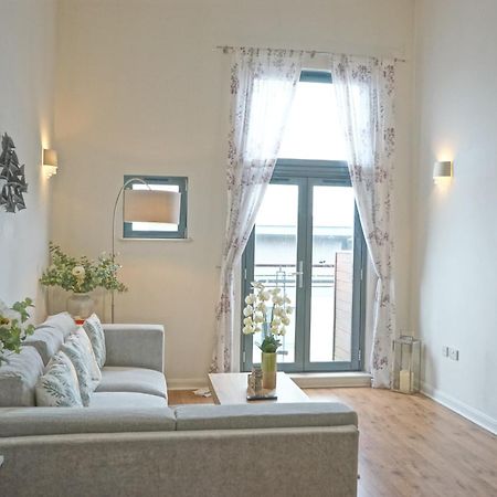 Soak Up The Light At A Soothing, Stylish Apartment In Swansea Marina Экстерьер фото