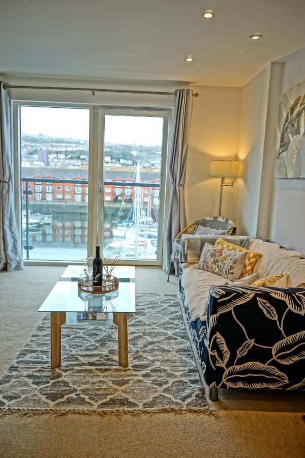 Soak Up The Light At A Soothing, Stylish Apartment In Swansea Marina Экстерьер фото