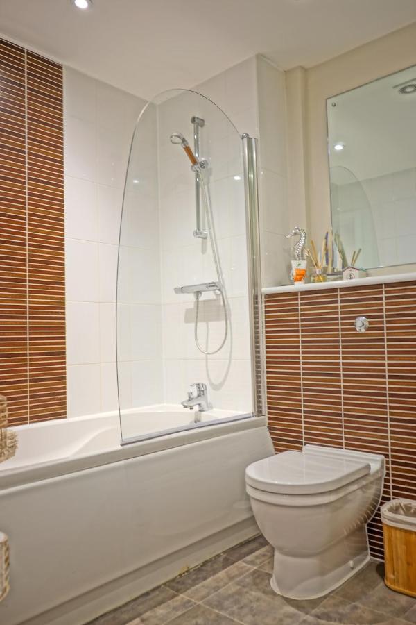 Soak Up The Light At A Soothing, Stylish Apartment In Swansea Marina Экстерьер фото